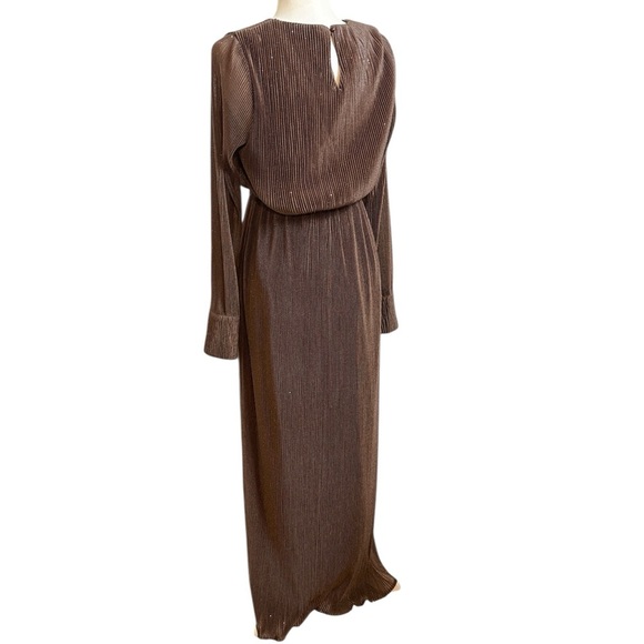 Elegant Pleated Ribbed Textured V Neck Metallic Brown Evening Wedding Maxi Dress - Picture 5 of 11